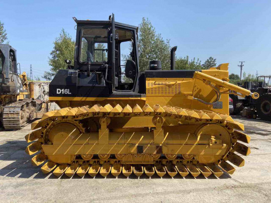 Бульдозер BEEZONE D16L